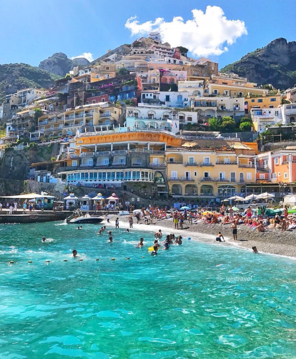 destinations00's tweet photo. بوسيتانو، ايطاليا 🇮🇹 https://t.co/4HgqdauIL4