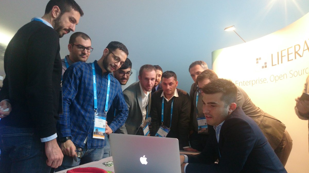 chimarys's tweet photo. The new #ecommerce and @marcoleo88 are getting lots of attention #LRIS17 @LiferayItaly https://t.co/mNLo7uXoOj
