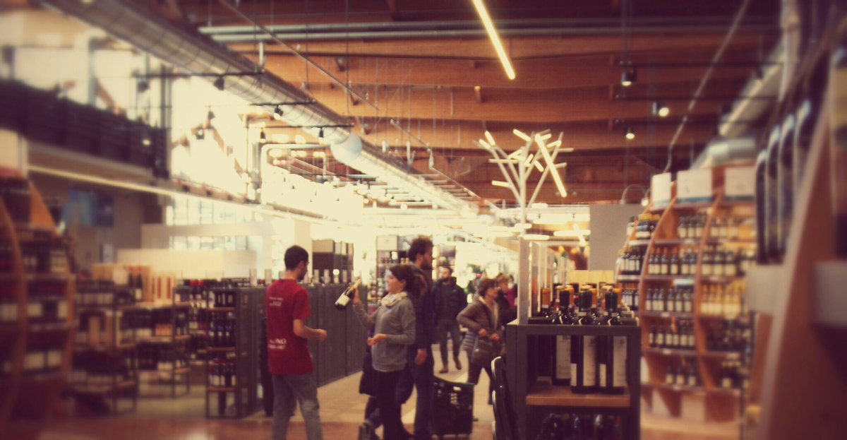 faunaticss's tweet photo. @eatalyworld facile scegliere il #vino da #EatalyWorld #FicoOpening https://t.co/ZkGJtmS5ZE