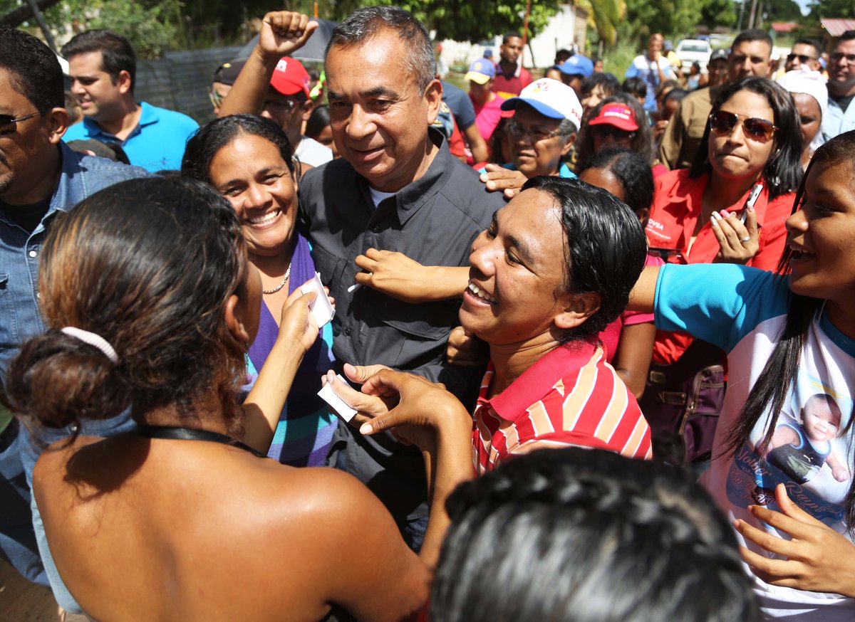 NoticiasCbo's tweet photo. El amor y el sentimiento de este Pueblo, no tiene precio! Y es así que nuestro gob. @JustoNogueraP sigue sin descando trabajando por ellos, ¡Él no vino ha ofrecer, sino a Trabajar! Para seguir siendo una #BolivarPotencia #JustoEsPueblo #VenezuelaPatriaDePaz https://t.co/6ZCHJKCzQt