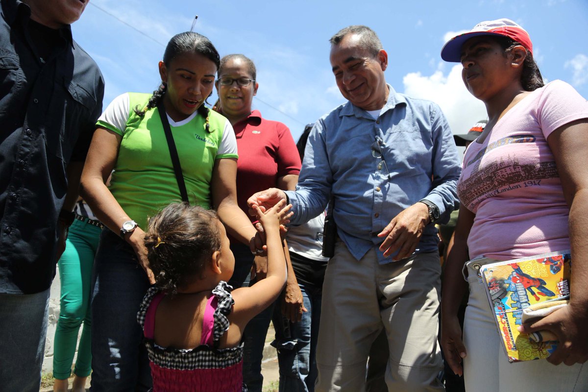 NoticiasCbo's tweet photo. El amor y el sentimiento de este Pueblo, no tiene precio! Y es así que nuestro gob. @JustoNogueraP sigue sin descando trabajando por ellos, ¡Él no vino ha ofrecer, sino a Trabajar! Para seguir siendo una #BolivarPotencia #JustoEsPueblo #VenezuelaPatriaDePaz https://t.co/6ZCHJKCzQt