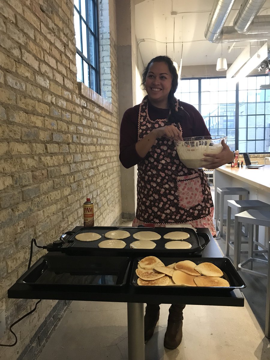 gdbpitch's tweet photo. Pancake breakfast this morning to support @jenn_lagos and the @JingleBellRunIL to support arthritis! #nomnom https://t.co/vGYUsbHGiG
