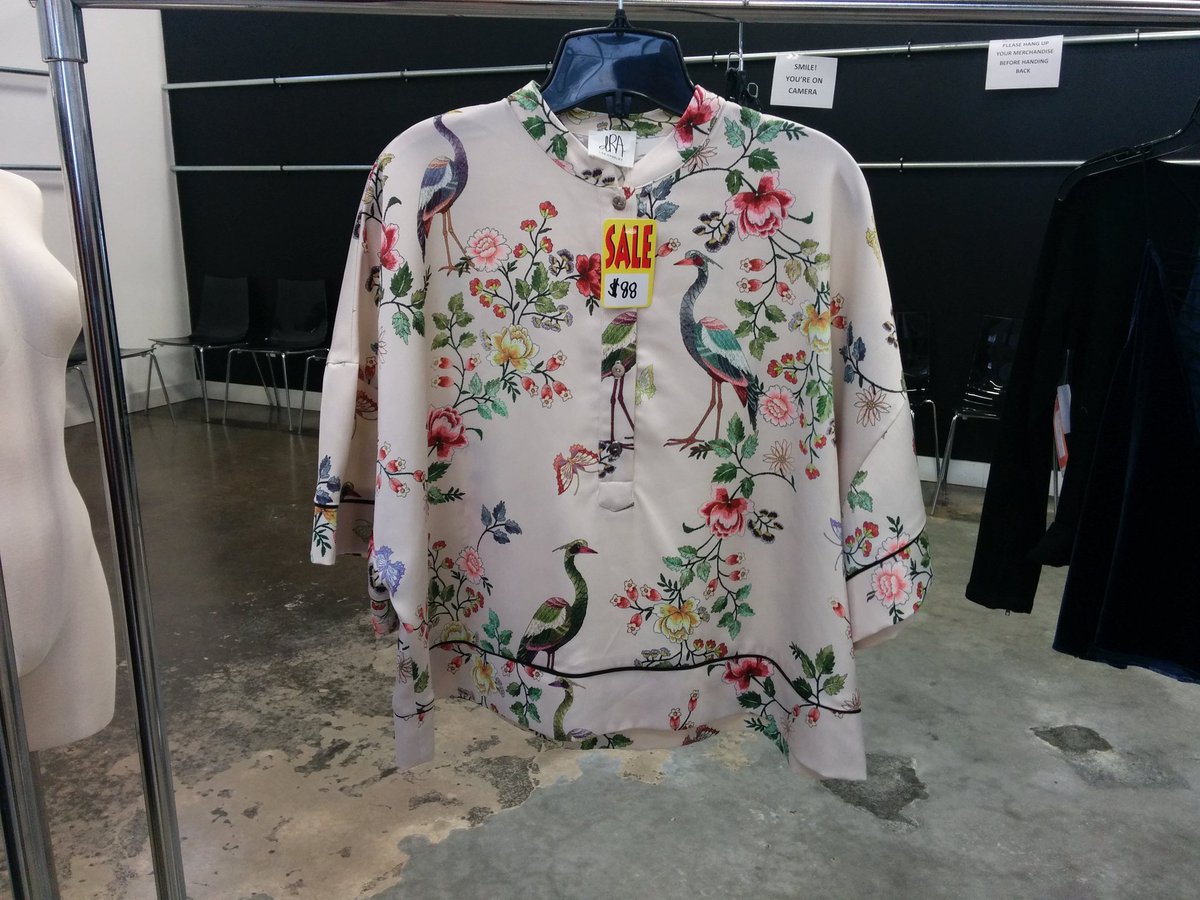 lilmsfrugalTO's tweet photo. Found at Simms Sigal &Co #sample #sale #TO #finishthelist #forgetthemall #deals #shoes #dresses #gowns #coats #bags #eyewear https://t.co/IIwhK4yerY