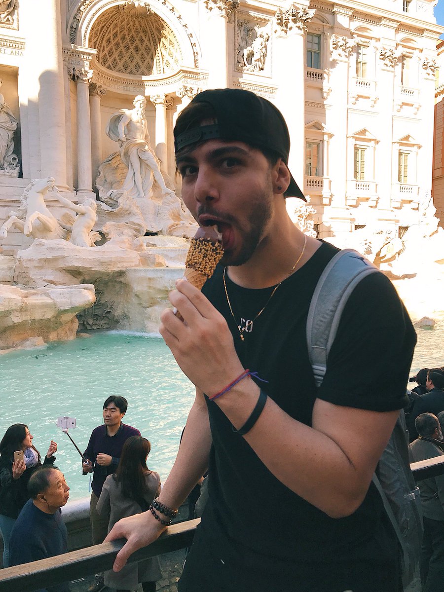 t3ddyyyyy's tweet photo. 🍦🇮🇹 https://t.co/6BOdKCRYLj