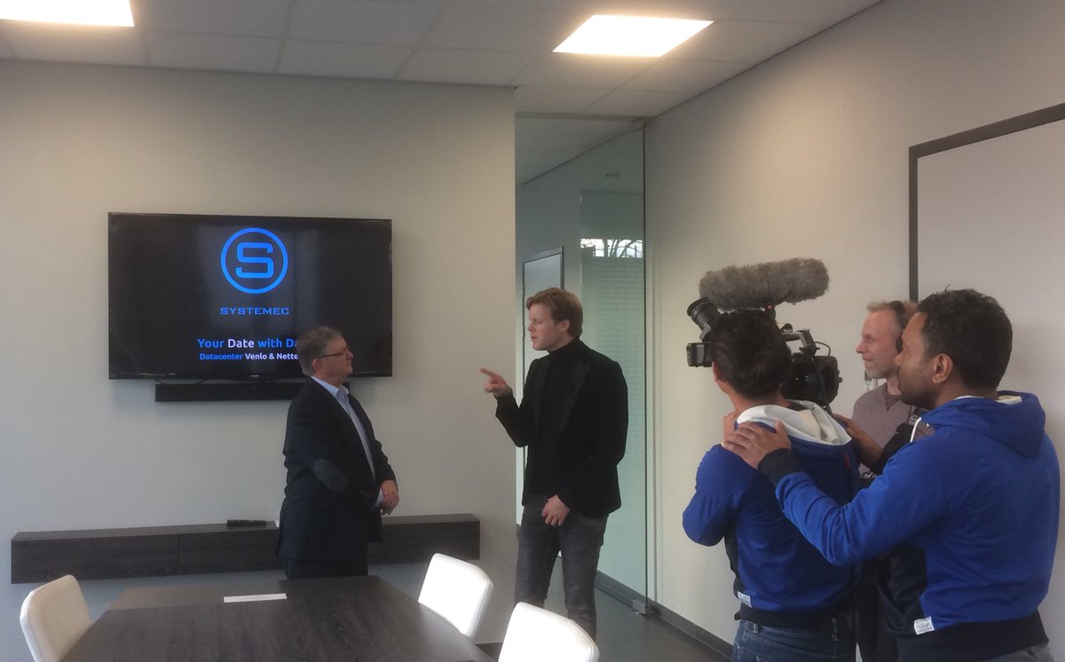 Weer een mooi moment! <a href="/lexuiting/">LEX</a> bezoekt met team <a href="/_halomedia/">Halo Media Productions 🎥</a> ons <a href="/systemec/">Systemec</a> <a href="/DatacenterVenlo/">Datacenter Venlo</a>. @LvdGprijs bedankt! #Venlo #yourdatewithadatacenter