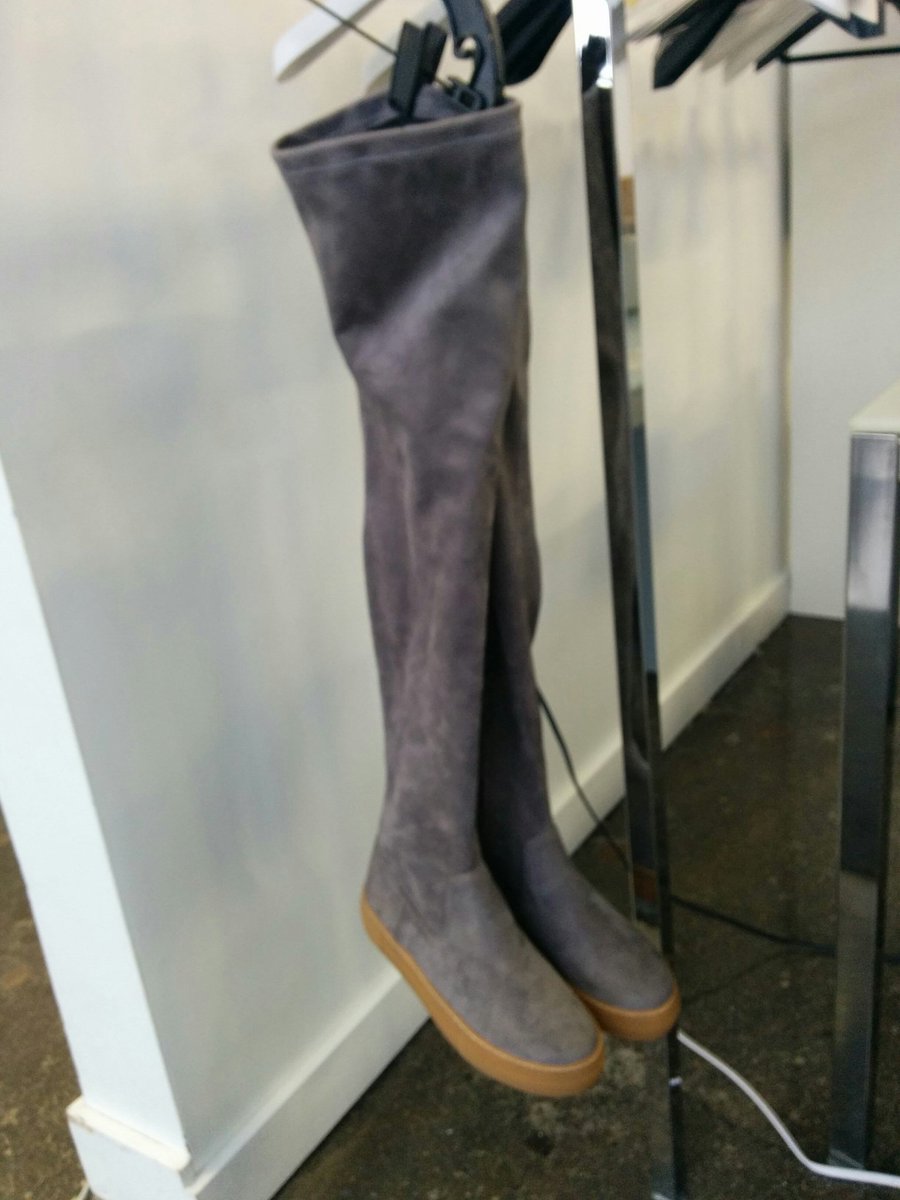 lilmsfrugalTO's tweet photo. Found at Simms Sigal &Co #sample #sale #TO #finishthelist #forgetthemall #deals #shoes #dresses #gowns #coats #bags #eyewear https://t.co/IIwhK4yerY