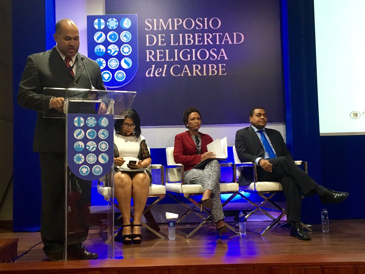 SimposioDRC's tweet photo. Comienza el conversatorio de la relación de la libertad de prensa y la de religión. @edithfebles @JoseMonegro y Alicia Estevez https://t.co/QHFa8f7BNq