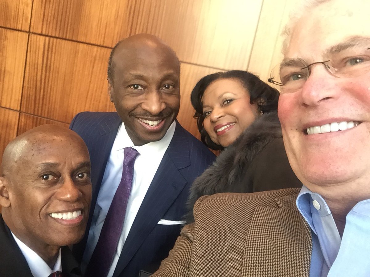 Larrypastor2's tweet photo. Attending @UACoalition @ULPhilly Philadelphia 48th anniversary breakfast @citizenIBM 
Honoring Philadelphia’s own Kenneth Frazier, Merck CEO, with the 2017 Doer’s Award @DianeMelley #UAC48 https://t.co/eayN5SRSpk