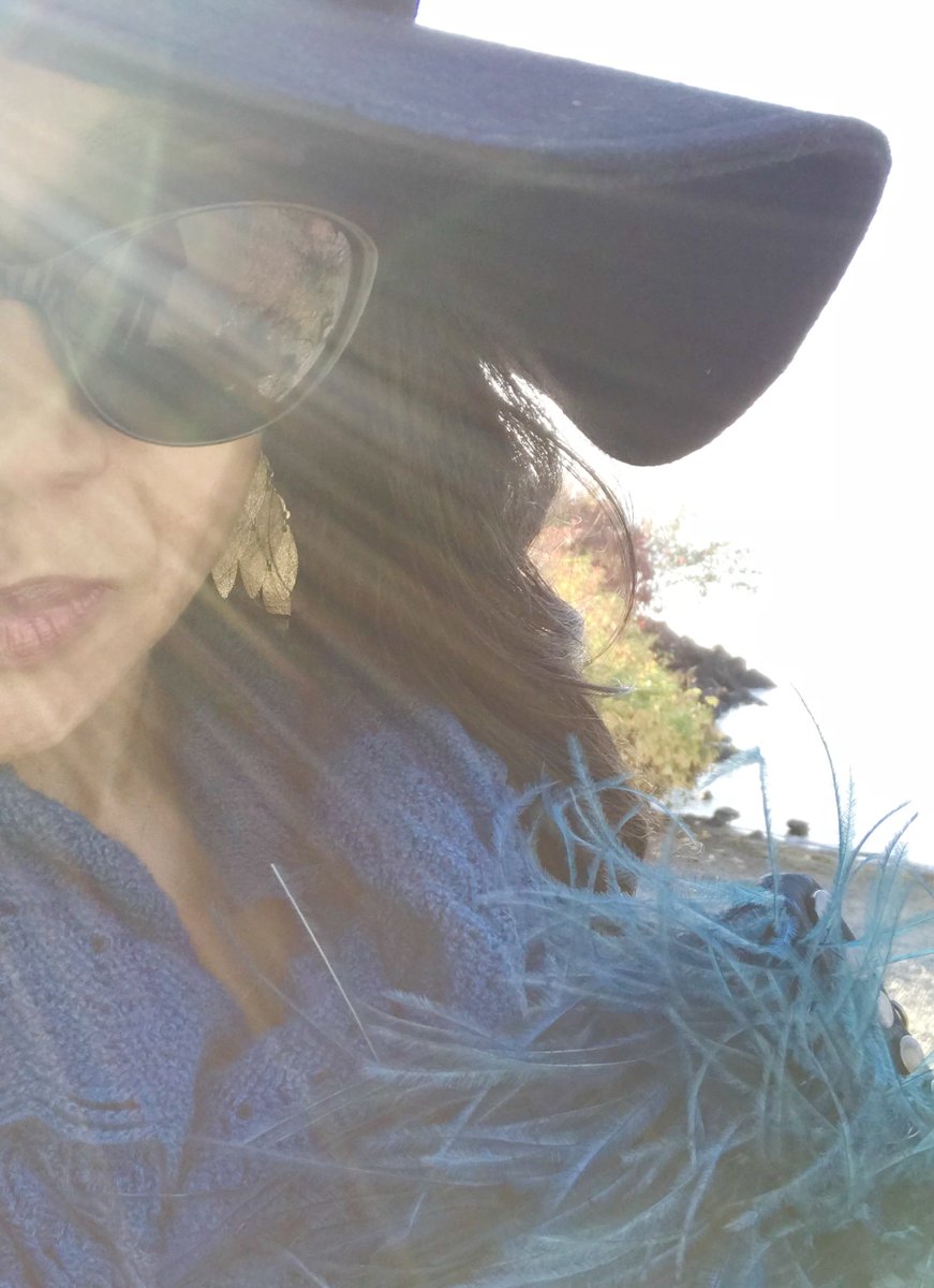 uniquelysavvy's tweet photo. SO loving the #poncho and the #cape for fall #fashion in #Seattle! So on brand for my #style, what are your fall favorites? #WomenInBusiness #PersonalBrandConsultant #PersonalShopper #WardrobeManager #FashionFriday https://t.co/urwX3YPoFw