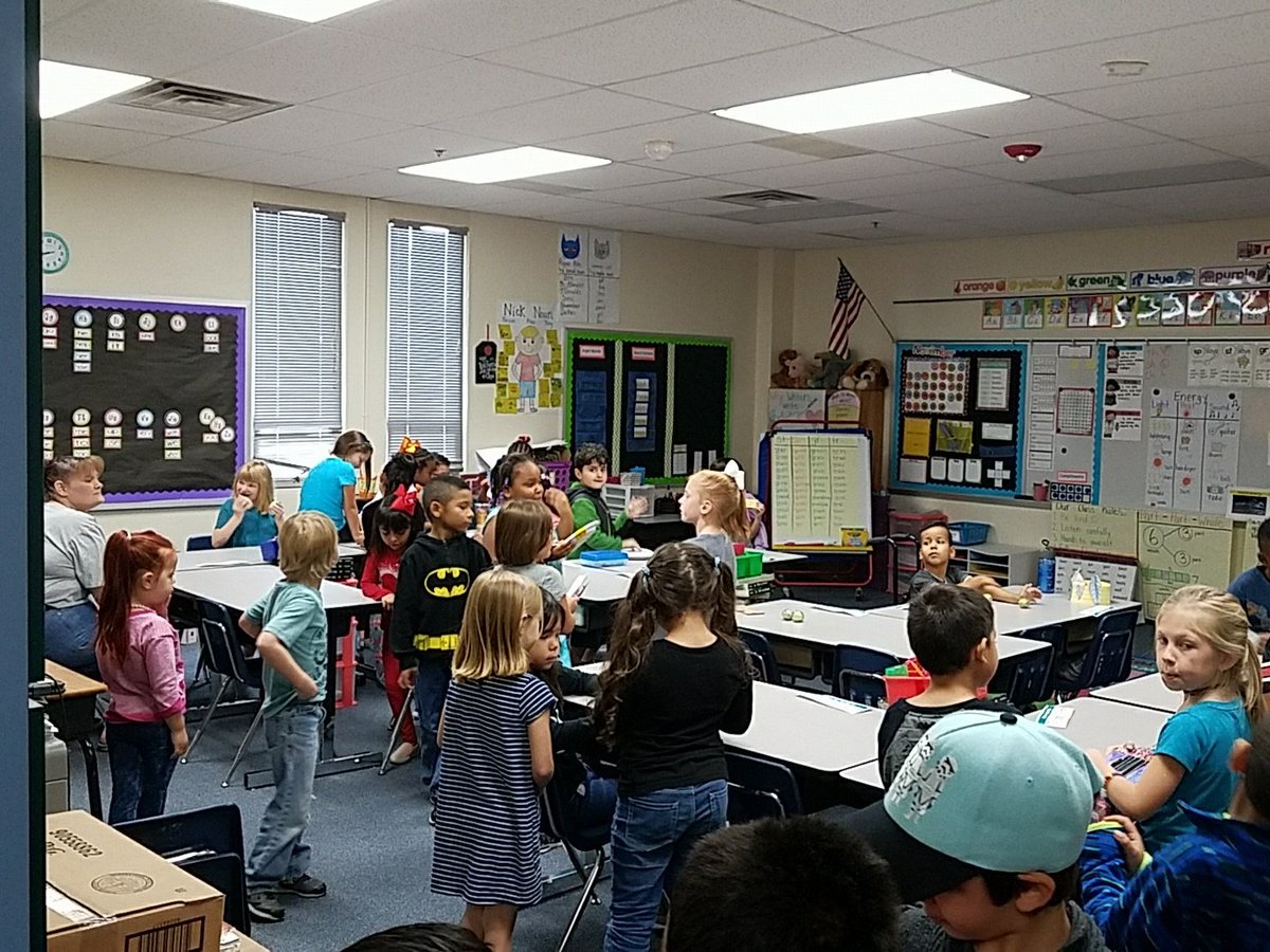 karafields8's tweet photo. Visiting 1st grade! #christielearns https://t.co/HSmzH0bh2y