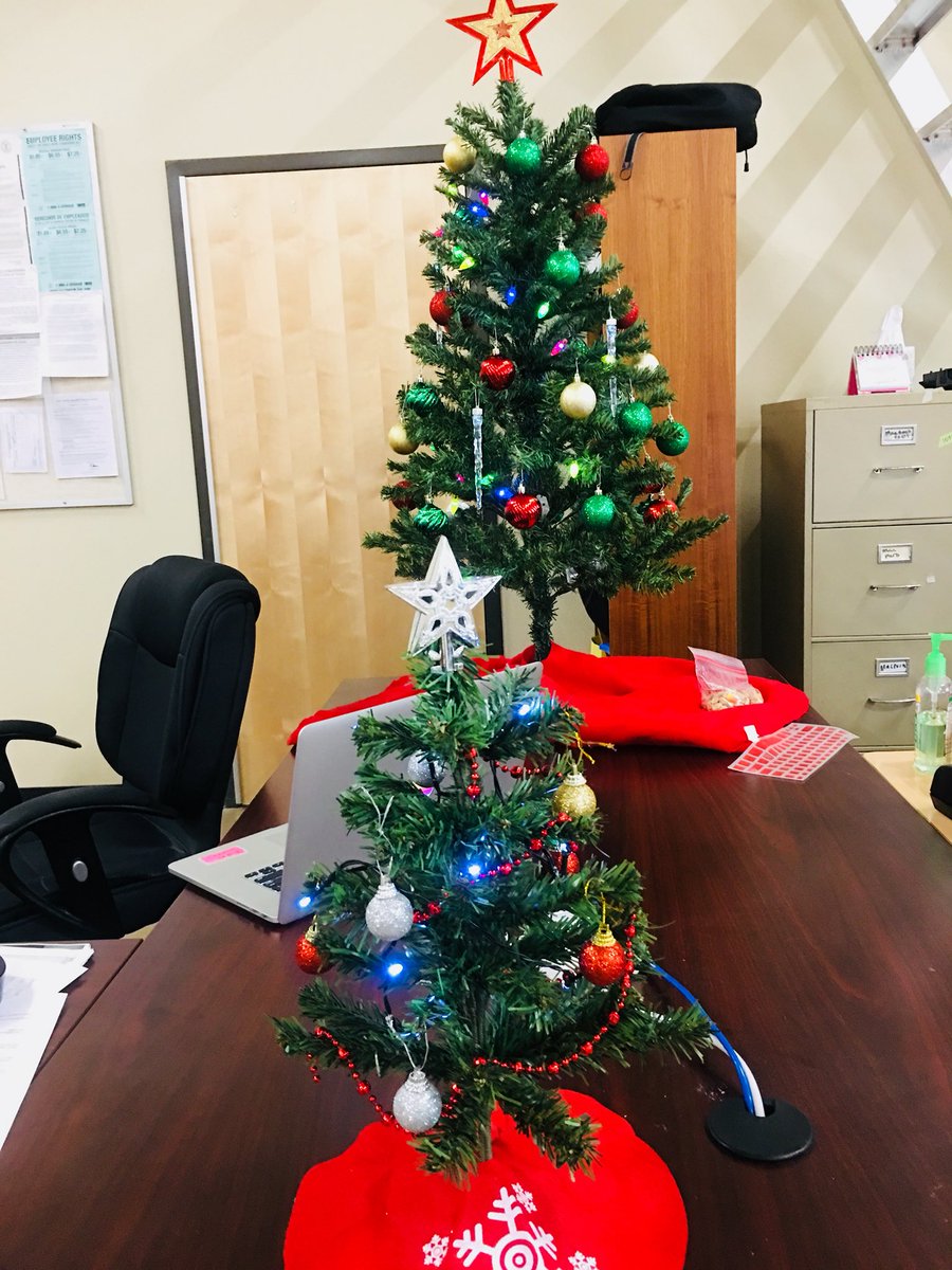 SamDelEC's tweet photo. We’re in the holiday spirit at the tech shop. #ECISDtweets https://t.co/nrPhUb6pgZ