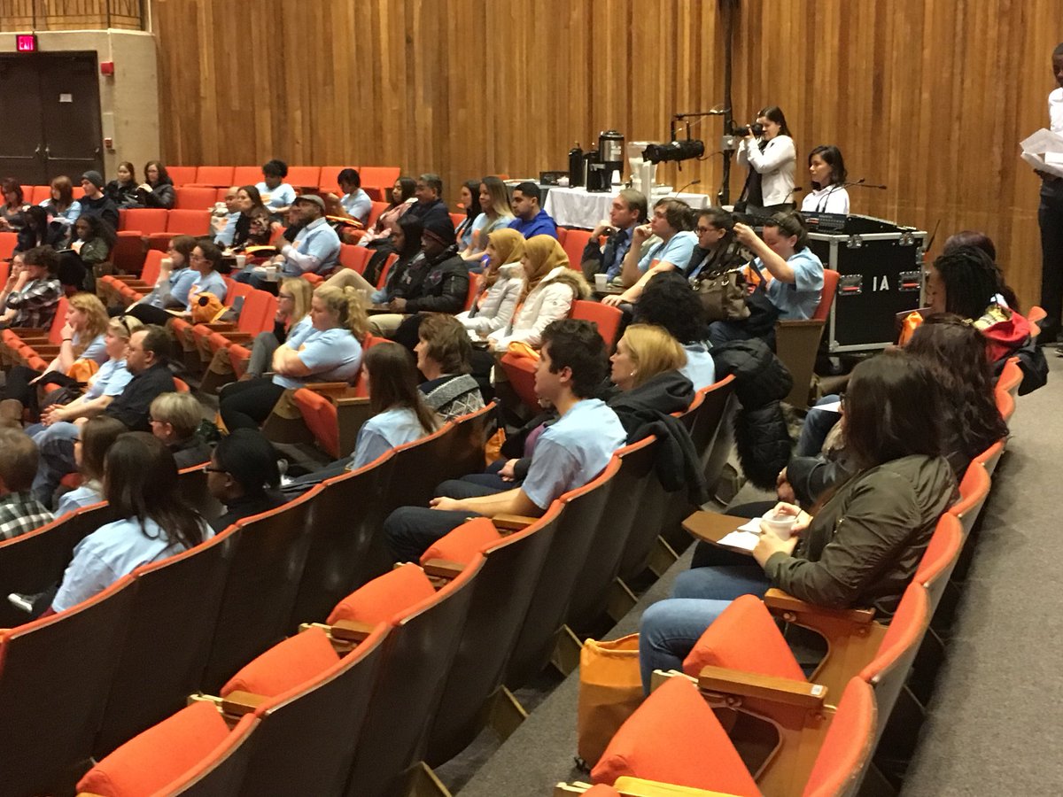 AurelioOnCampus's tweet photo. @Governors_State #GSUDDP Student Leader joins @GSUJax to welcoming students from @morainevalley @JolietJrCollege @South_Suburban @PrairieStateCol @KCCedu @ChiCityColleges for our Dual Degree Program Induction Ceremony! https://t.co/Re2TWQIiCY