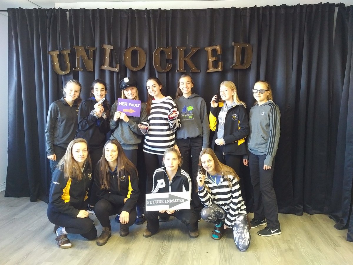 crop_dr's tweet photo. #mitchellringette #nra #ringette #unlockedottawa They escaped!!! https://t.co/zc2O0w4Jeq