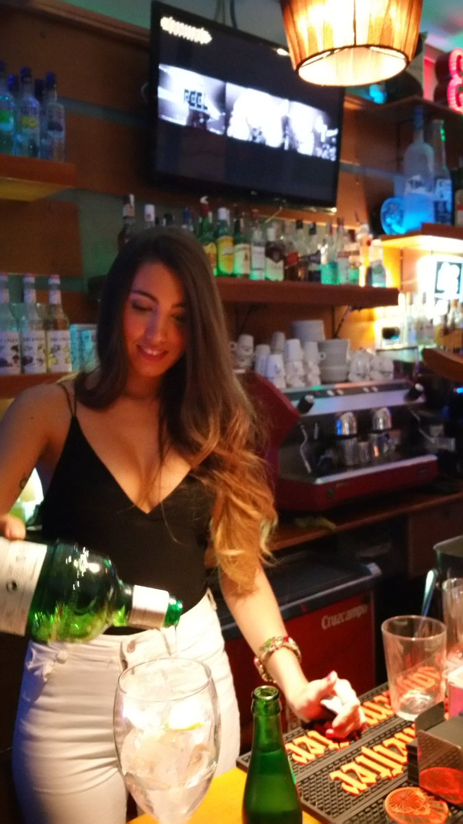 Empezamos la tarde de viernes con alegria...Venga,os esperamos!!!
<a href="/dcopasxsevilla/">De Copas y Gastro</a> <a href="/PepeluArteSacro/">Pepelu G&M</a> <a href="/EnSevillaFiesTa/">Sevilla Noches</a> <a href="/gintoneando/">#gintoneando</a>