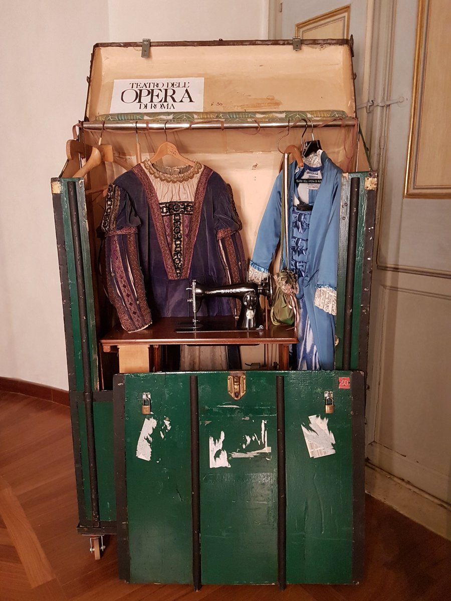 Da oggi e fino all'11/3 #PalazzoBraschi alza il sipario per la mostra #ArtistiallOpera. Costumi di scena, bozzetti e figurini realizzati dai più grandi artisti del '900!
