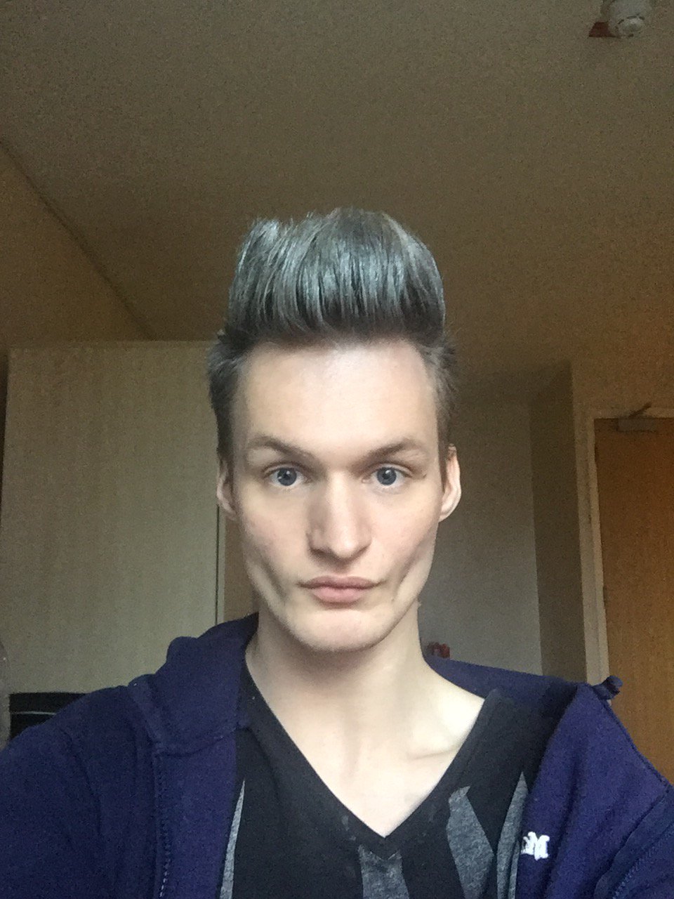 Decided to dye my hair for a night ? https://t.co/ZIUDTIBp8P