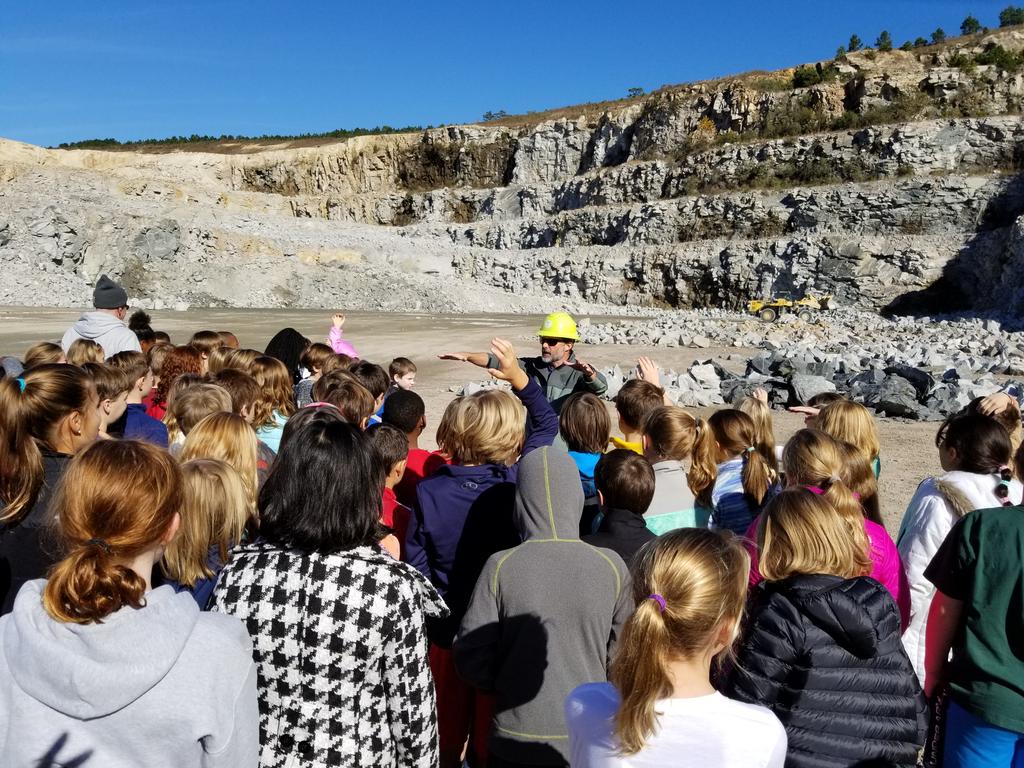 BigMarv55's tweet photo. Fourth Grade ROCK STARS!!! @RootElemStaff @RootElem #Root4 #Root1718 https://t.co/DIU95tfOuh