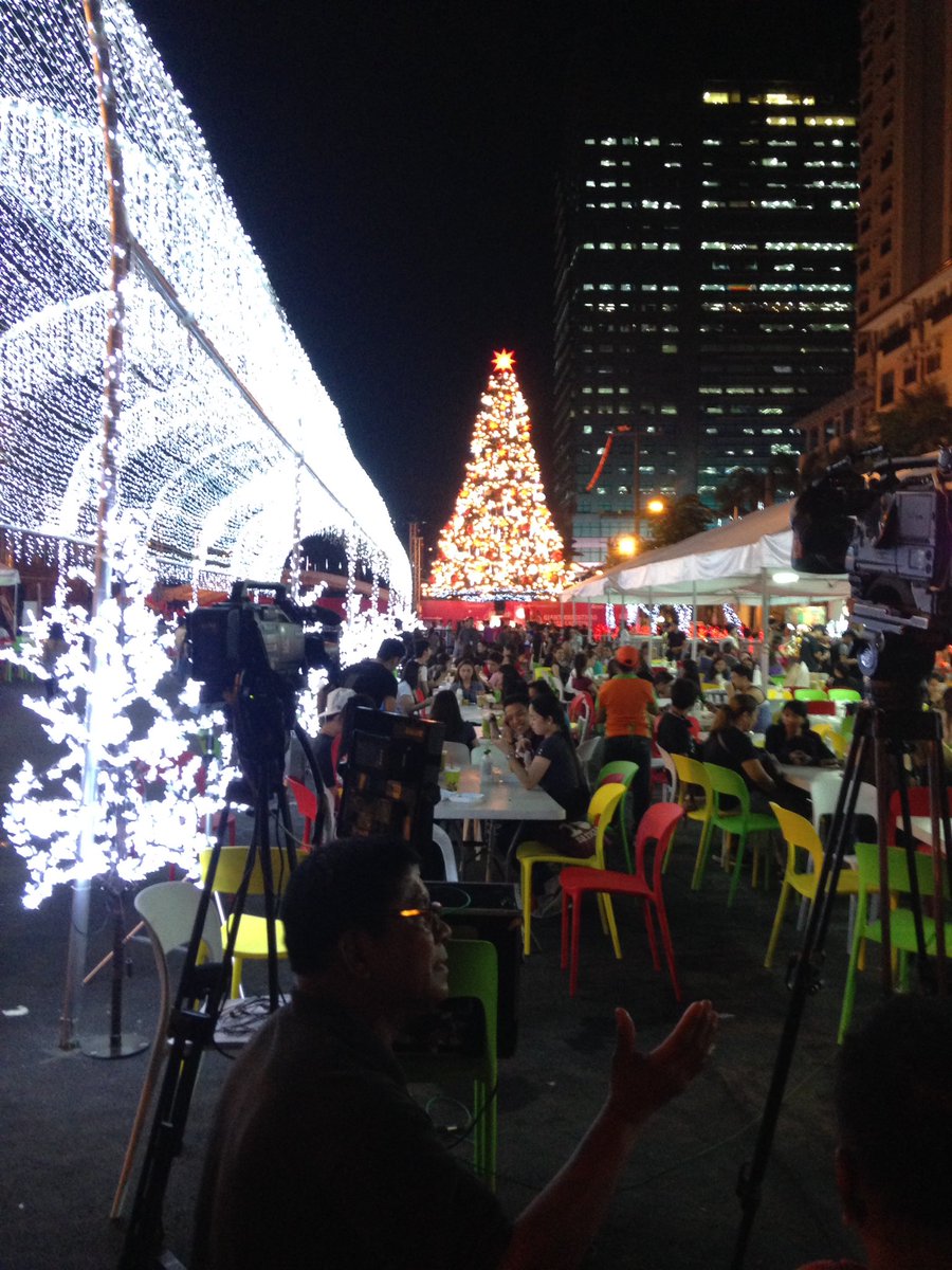 gilbobaggins95's tweet photo. Lighting of xmas tree here at Araneta 🎄 https://t.co/Rv5751gt2j