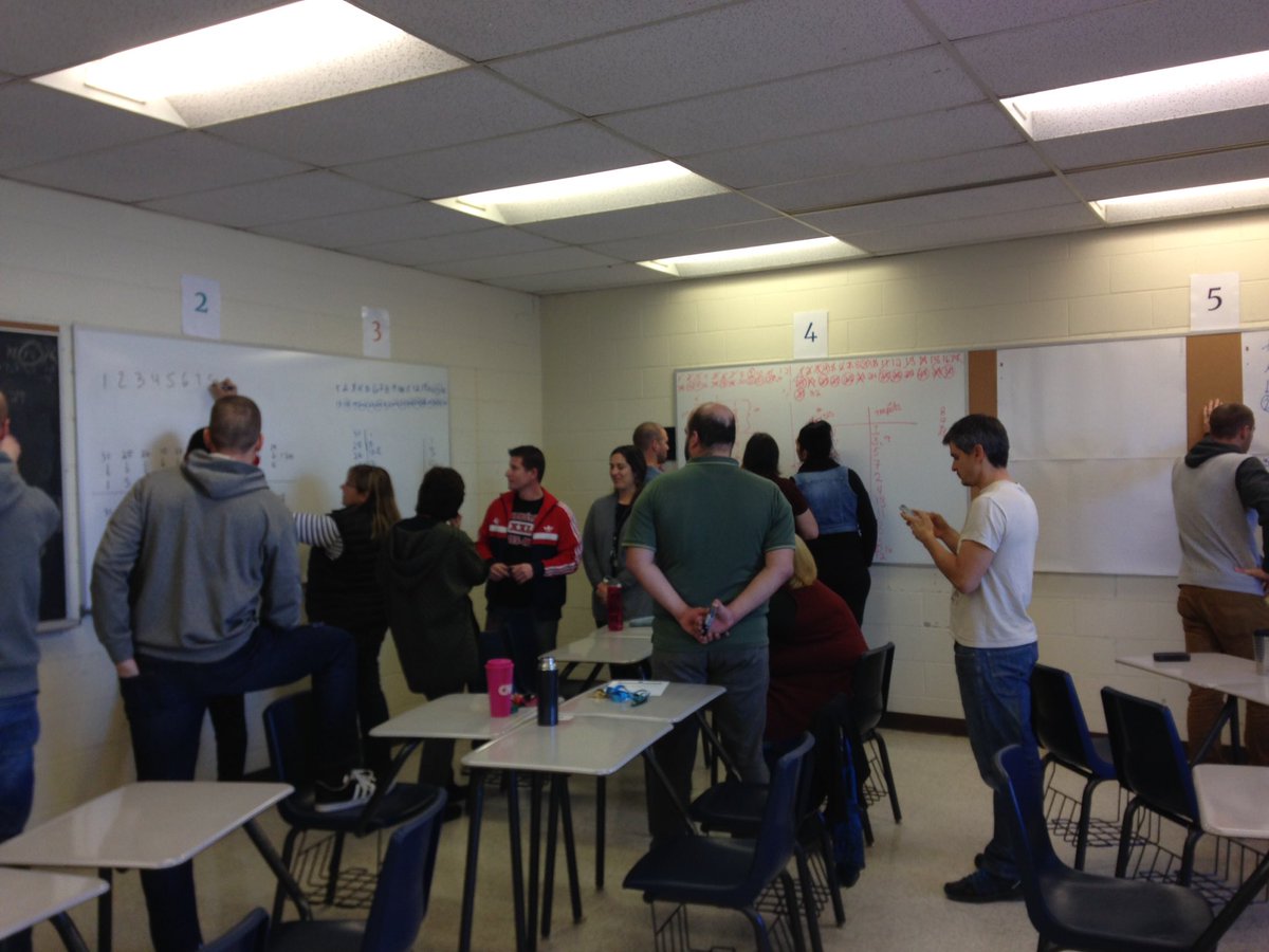 Nos enseignants en action lors de la journée pédagogique à Louis-Riel. On est en mode «Thinking Classroom». #JPCEPEO