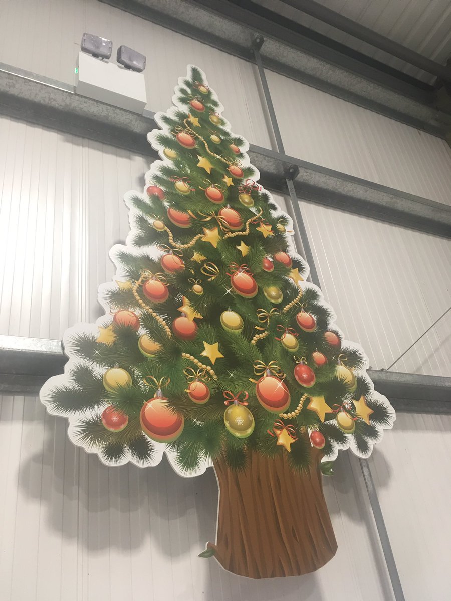 SignBuildUK's tweet photo. Nothing like getting in the Christmas spirit than with our 8ft flashing Foamcore tree #jinglebells #signmanufacture https://t.co/uJxC00JRFT