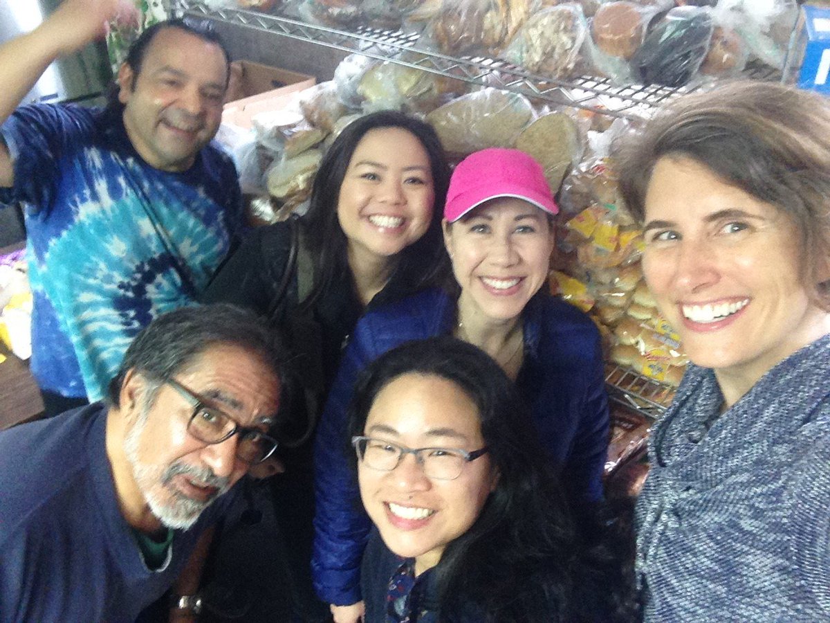 beelinegroup's tweet photo. Beeline #dayofgiving ... #beeliners stocking the food pantry and supplying blankets at @SouthHaywardParish yesterday, prepping for over 100 families at 3 pm with their Outreach Leader, Ralph Morales #gratitudeisanattitude #beelinerpride #beelinetobasket in more ways than one! https://t.co/jFzBZT1gxJ