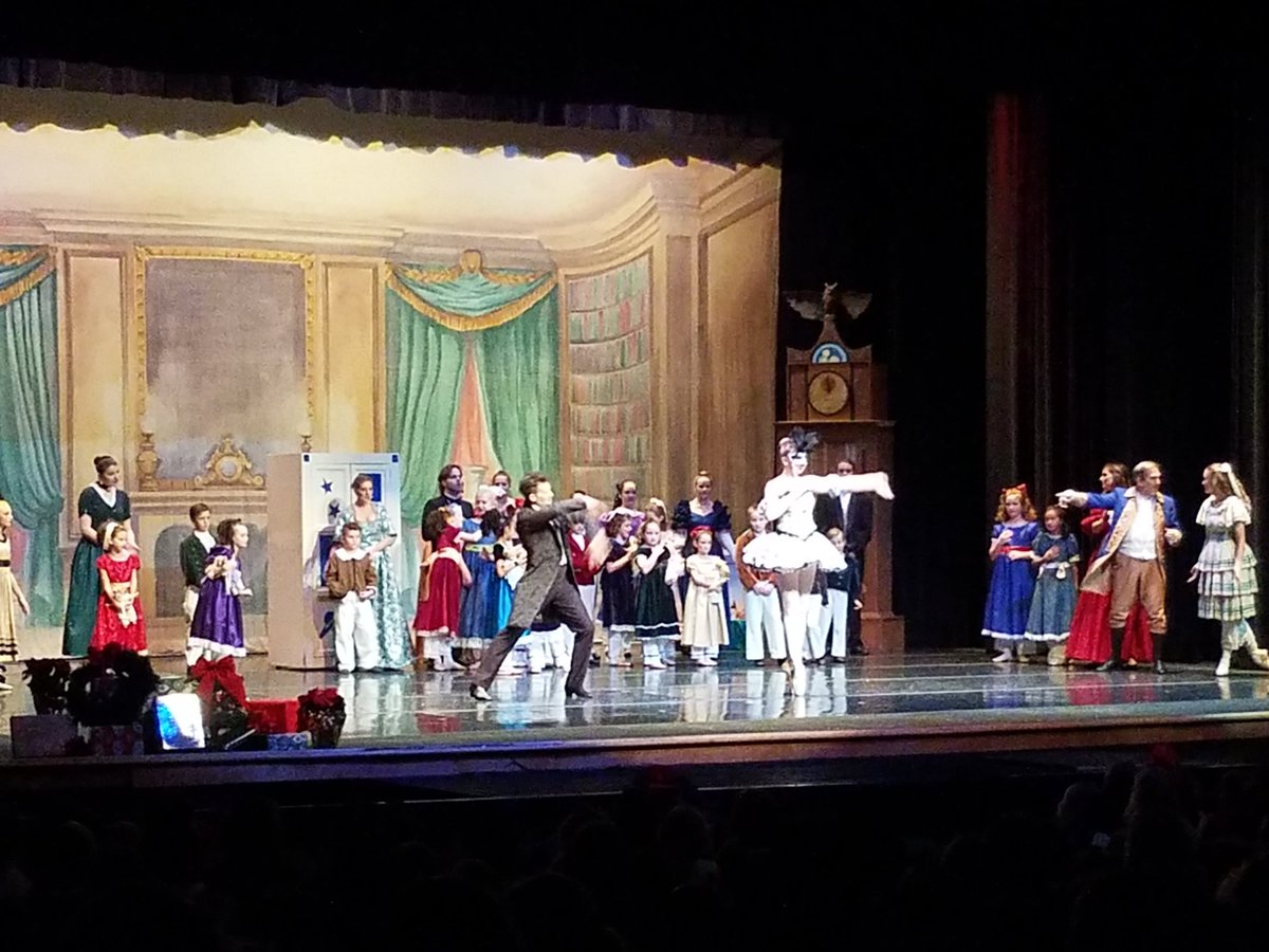 AskMrMartin's tweet photo. Field trip to @ORSchools  to see the #Nutcracker with 3rd grade from @WoodlandHawks 
@LaughLearning https://t.co/aKezWpDCxb