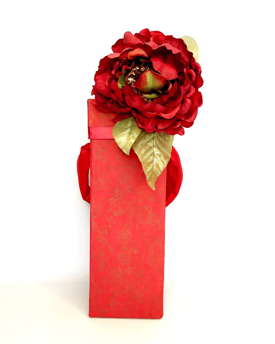 MaryAnnBaskoff's tweet photo. #pottiteam #giftcards #bracelet
#giftcardboxes #giftsforhim #giftsforher #boxes #vintagechristmas #giftcardboxes https://t.co/4my19HeuX8