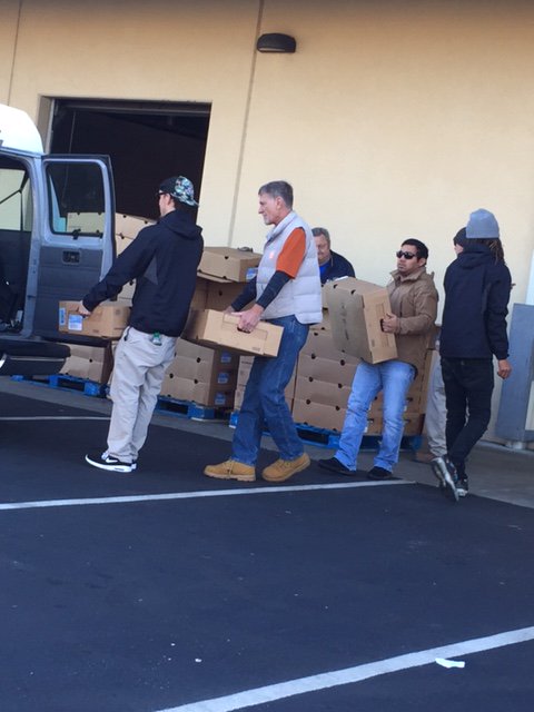 DAPoolsandSpas's tweet photo. We helped distribute 1,332 turkeys yesterday!  Thank you for the opportunity to #giveback to our #community for the sixth year! @hrfoodbank #HappyThanksgiving https://t.co/Sj4cByX7V4