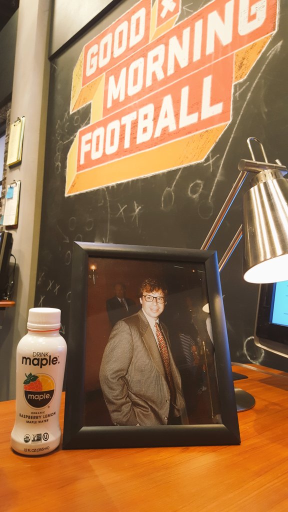 MattHamilton25's tweet photo. 2 things you'll find on my desk every morning @gmfb, my framed picture of the greatest coach in football history, Rick Moranis, and a bottle of @drinkmaple maple water. Thanks @katiedol27 and @drinkmaple for hooking me up! https://t.co/kxnhZ7bEpU
