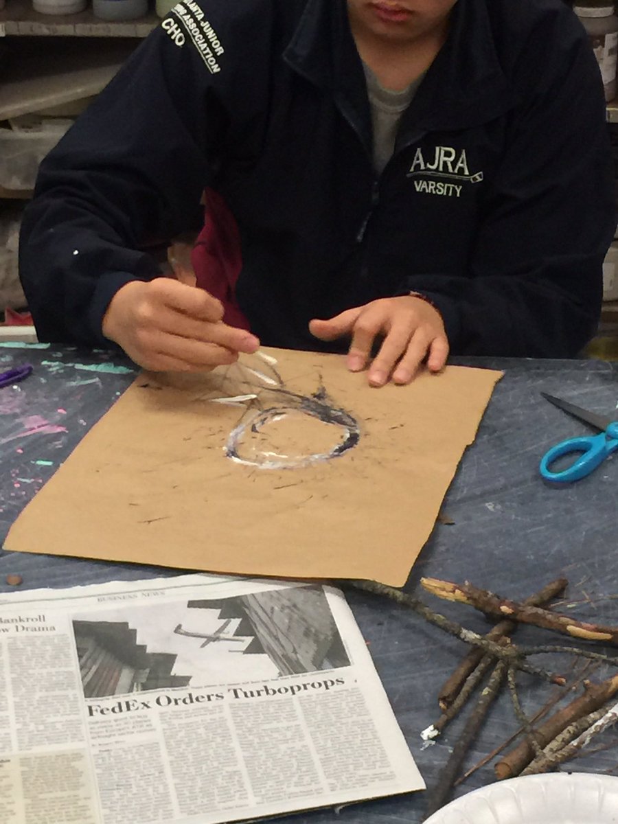 donna_karol's tweet photo. Challenging AP 2D and Drawing Ss to experiment with unconventional materials. Adding the challenge of limited time puts the focus on the way the material works instead of the product. @ArtsFCS #hoochart #experiment https://t.co/FESEyHprIA
