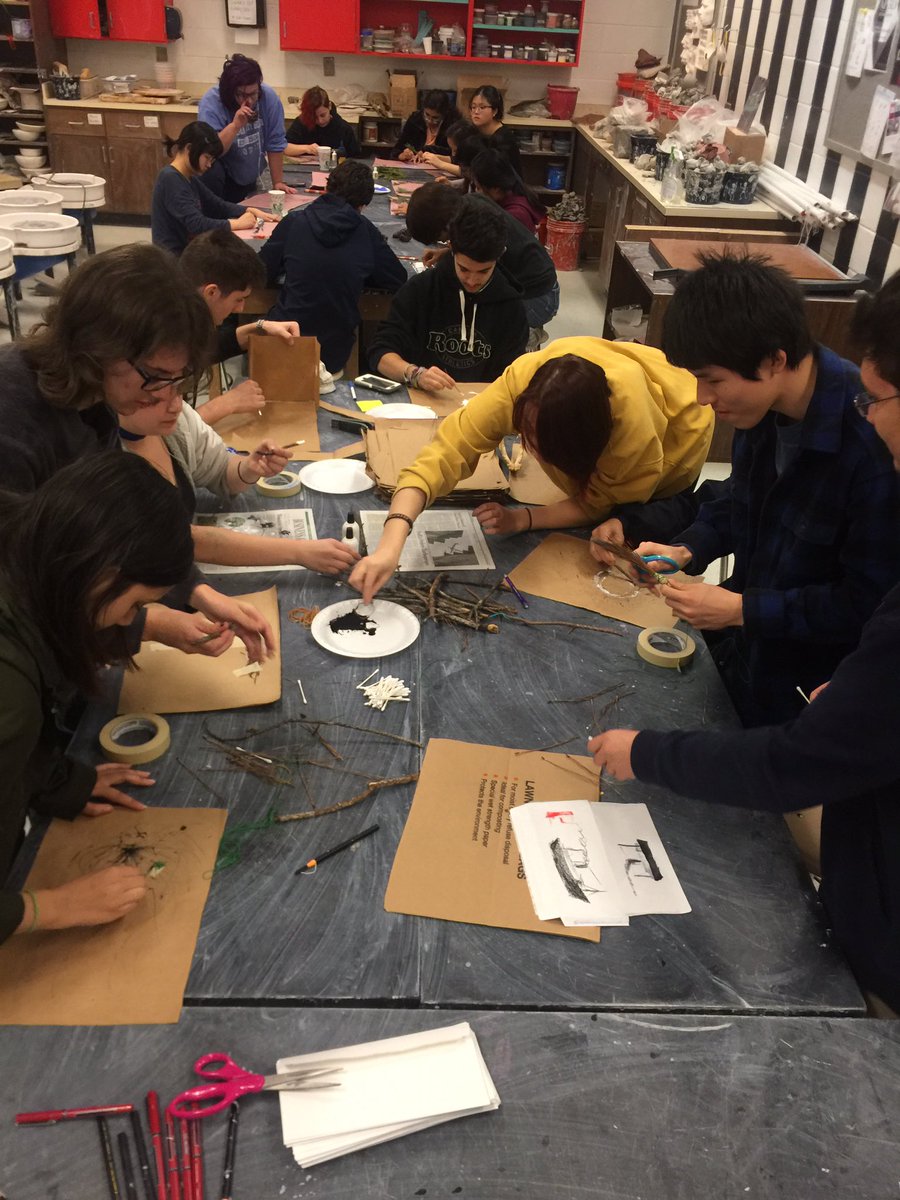 donna_karol's tweet photo. Challenging AP 2D and Drawing Ss to experiment with unconventional materials. Adding the challenge of limited time puts the focus on the way the material works instead of the product. @ArtsFCS #hoochart #experiment https://t.co/FESEyHprIA