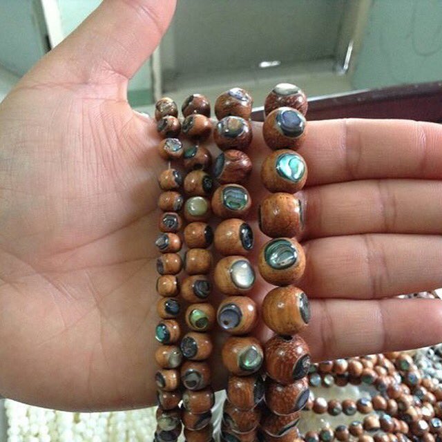 oscarandcherry1's tweet photo. #souvenirs #seychelles #beads #beading #beadshop #beadswork #beadwork #beadedjewelry #bead #beadsmith #beadstore #beadsupply #beadsale #malabeads #malanecklace #malabracelet #yogabeads #yoga #yogateacher #yoganecklace #yogagram #instajewelry #beadshop # https://t.co/6Ajm3sCEyM