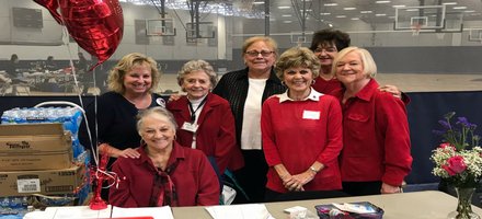 VitalantIL's tweet photo. LifeSource Chairperson Judy Socha and her team helped this week at the @AddisonTrailHS #blooddrive. Thanks for your help, ladies! You make these blood drives extra special. #donatebloodsavelives #beadonor #rollupyoursleeve #hostadrive #highschoolblooddrive #donate https://t.co/xezYzKaLJ6