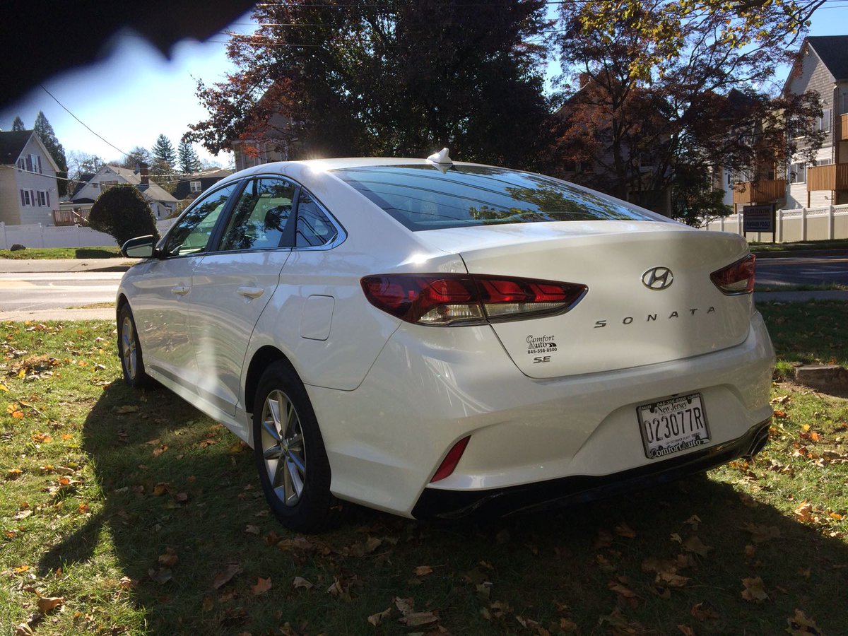 GoComfortAuto's tweet image. Grab Them! Only $179 plus tax ,All new redesigned 2018 Hyundai Sonata full size car come get'em white pearl