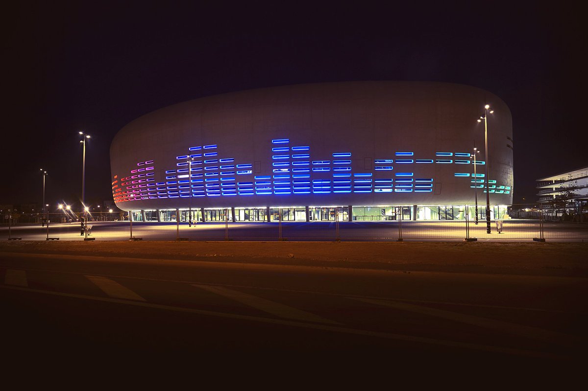 [BONUS] Les 1ers essais de mise en lumière de la façade de #BordeauxMetropoleArena 😎 !  #Bordeaux #BordeauxMetropole #Bdx #RiveDroite 📸 @PhilippeCaumes