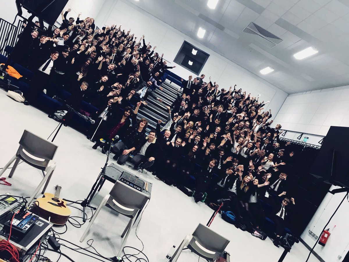 austinnband's tweet photo. Hessle Academy &amp; Headlands School that was unbelievable! LIKE if you were there and TAG your friends who you sang along with! #appetitetour https://t.co/grs6WM5VMD