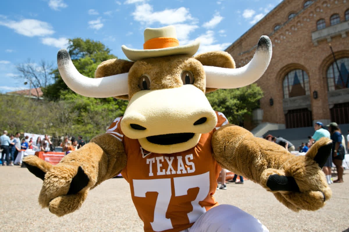 UTowersAustin's tweet photo. Don't forget to support our #Longhorns tomorrow as they play West Virginia! #hookem #ut #utowersaustin #utaustin #ut21 https://t.co/mhmOUqQxQf
