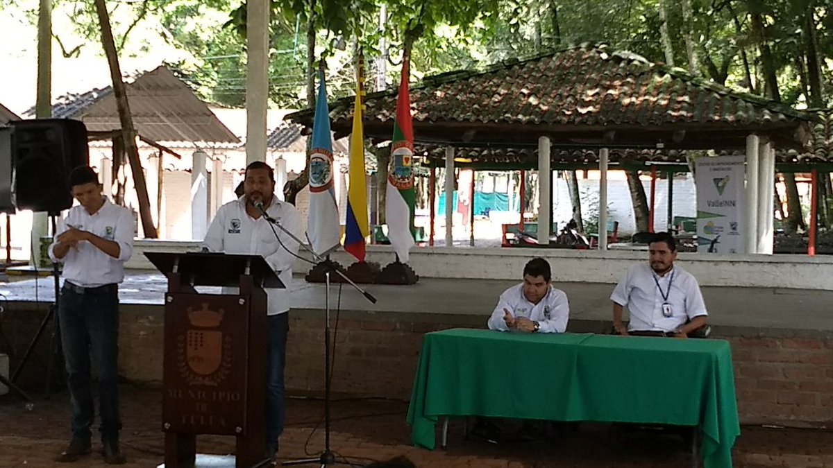 c_discapacidad's tweet photo. #17Nov2017 @jgparra03 #CoordinadorDiscapacidad @GobValle #TuluaValle #FeriaSinLimites #Emprendedores @AlcaldiaDeTulua @gustavovelezr https://t.co/8v8Y0IMpKo