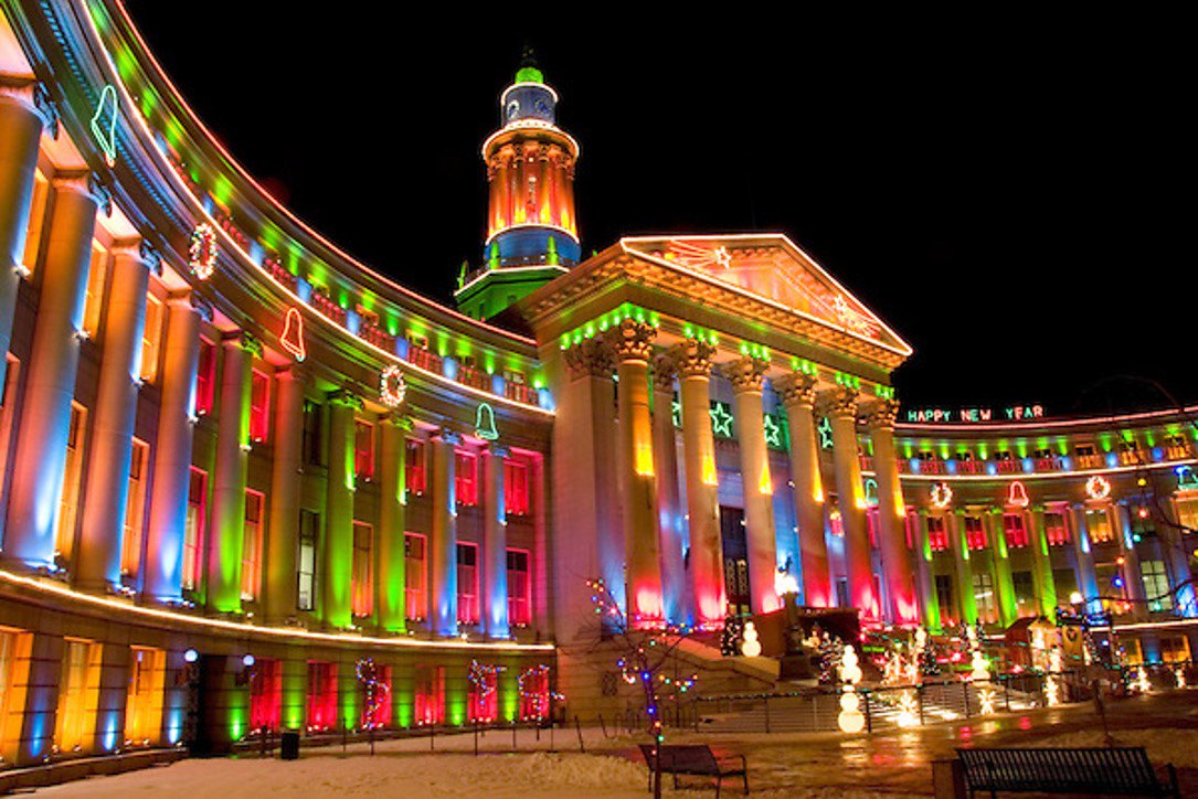 CityofDenver's tweet image. Light the Lights, Denver’s favorite holiday tradition, now includes a beer garden, food trucks, and a local holiday artisan market. Festivities start at 3PM on Nov. 24! #denverwinterfest facebook.com/events/1400712…