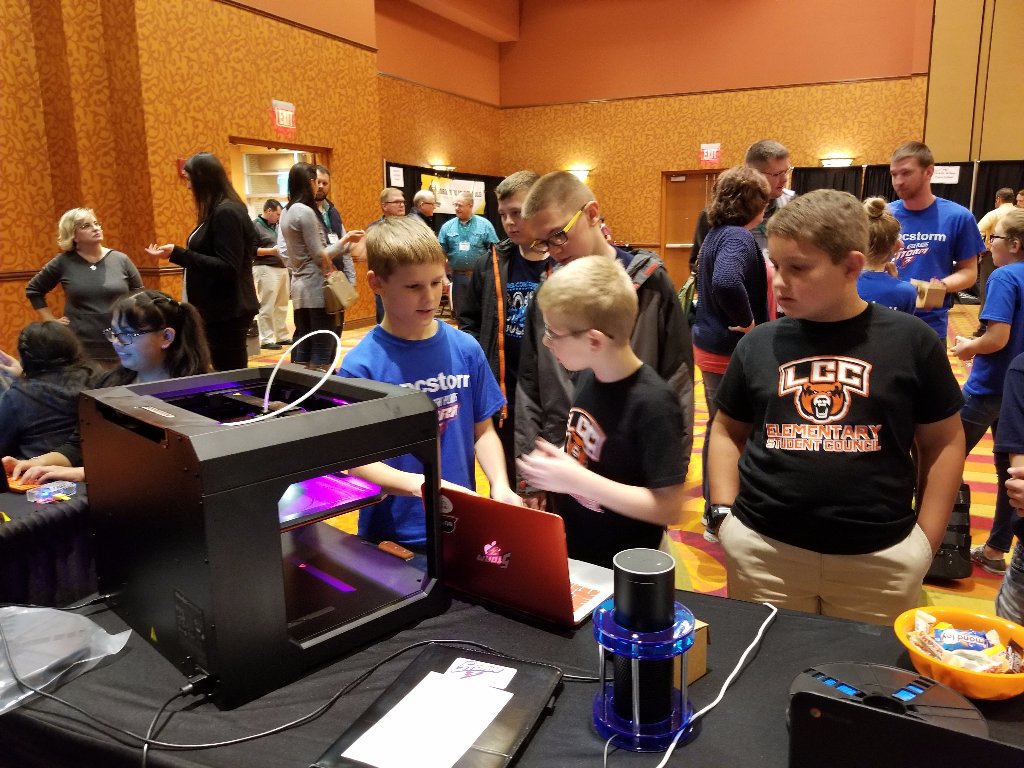 HPCSTORM's tweet photo. Students learning from students! #hpcstorm https://t.co/LD4rjTdnka