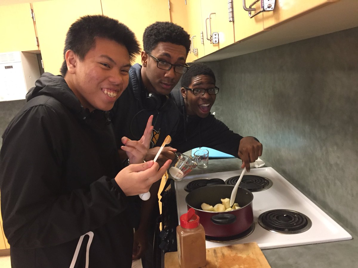 CHSBulldogPE's tweet image. #lifeafterchs #homemadeapplesauce @CoachGordy