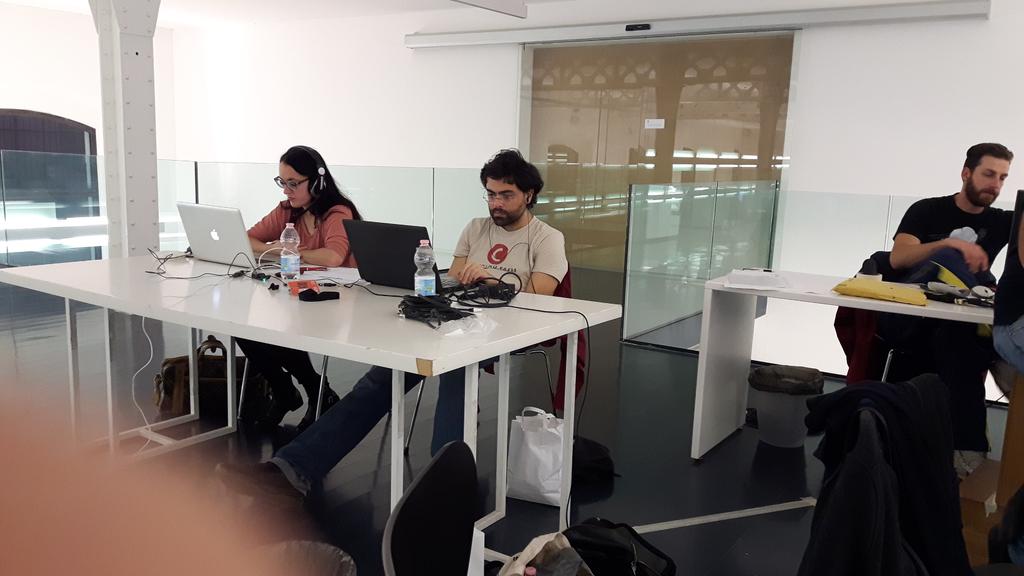 CINEDEAF's tweet photo. #Backstage #ScreeningSignLanguages grazie al lavoro di @culturabile per la sottotitolazione in diretta in italiano
#Cdeaf17 #Cinedeaf2017 https://t.co/C3J09F7T7d
