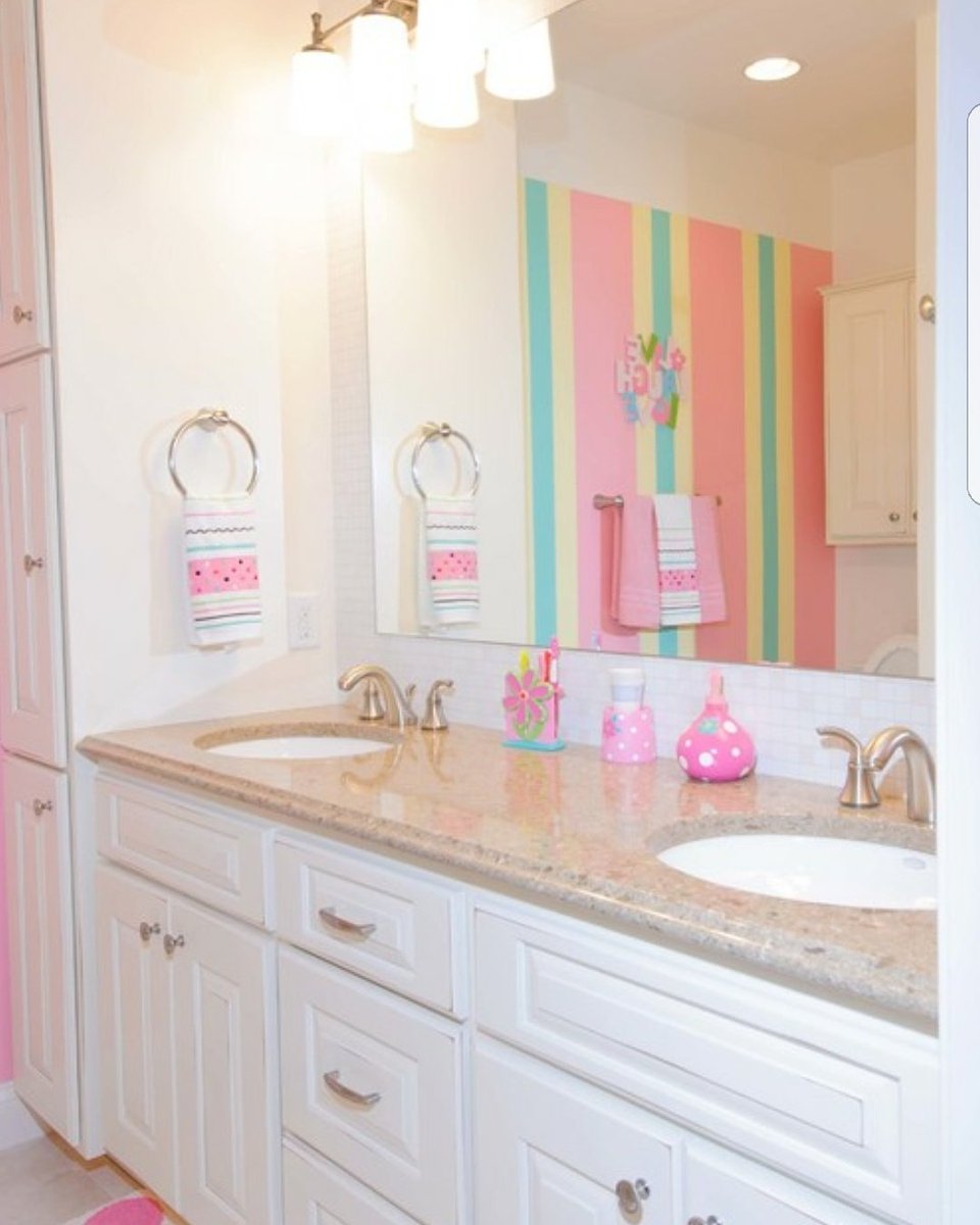 3DBuildersIA's tweet photo. A fun, bright bathroom for a dreary day... https://t.co/dR3vW4j9JF