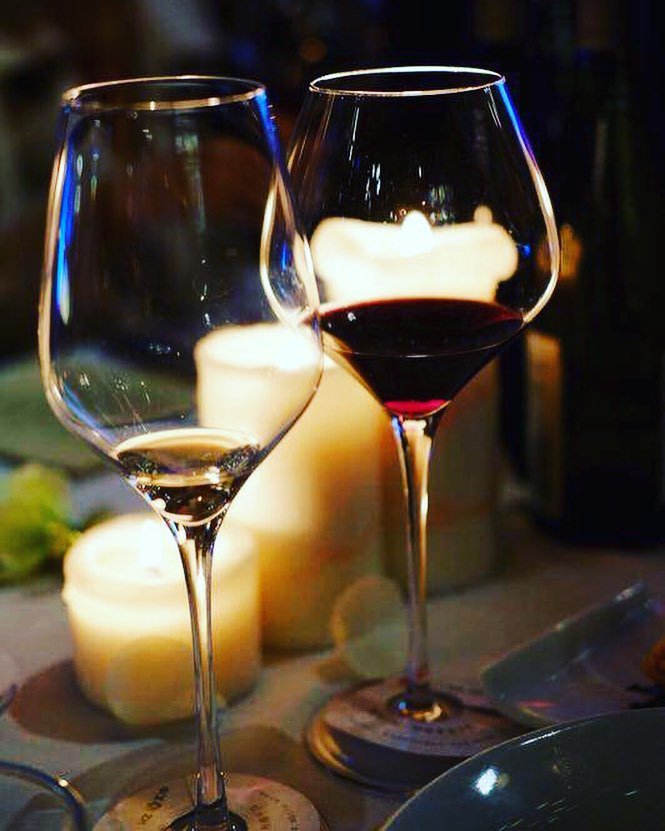 CognacOne's tweet photo. Friday vibes 🍷 Share a glass of the flawless Crus du Languedoc from Maison S. Delafont this weekend!
・・・
#weekendwine #haveasip #glassofwine #redwine #cantwait https://t.co/LHH533RghH