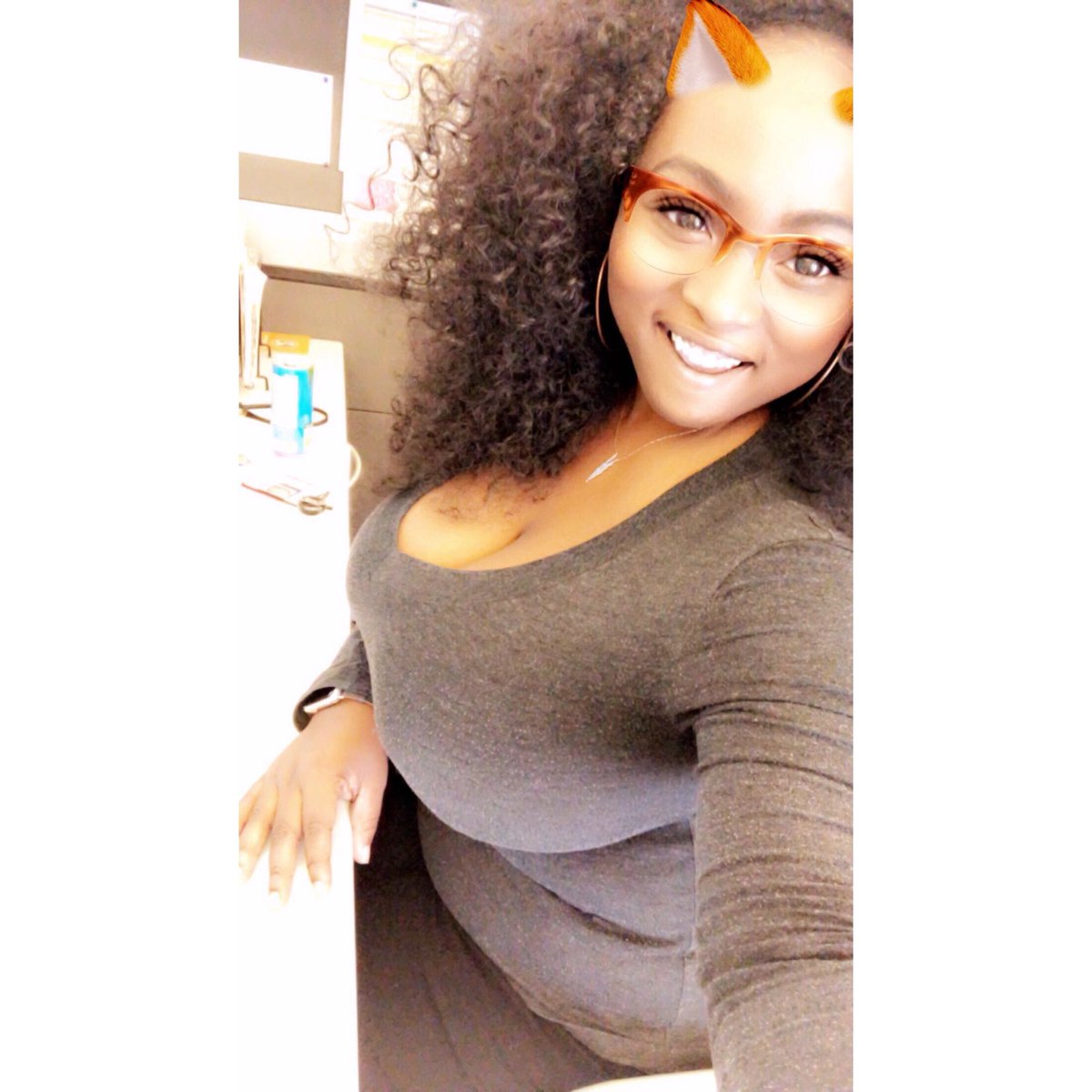 oh_sovivacious's tweet photo. #FineWomenFriday  #snapchatedition might not be 30+ but I still wanna join in.... https://t.co/697Xm7wAlF
