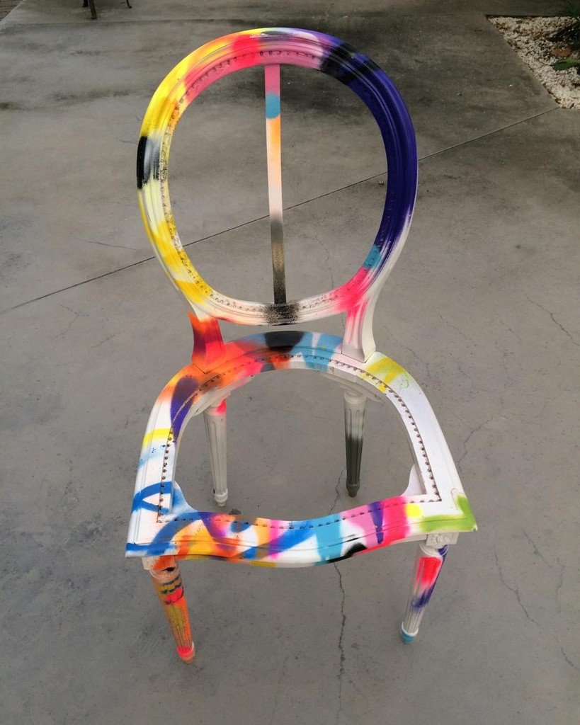 Donomiq's tweet photo. Je Customise vos meubles et autres objets...! Assis soient elles..! #custom #arty #peintures #painting #meublepeint #fresh #newlife #funchair #peaceandlove #bonweekend https://t.co/FH4Zh53Wje
