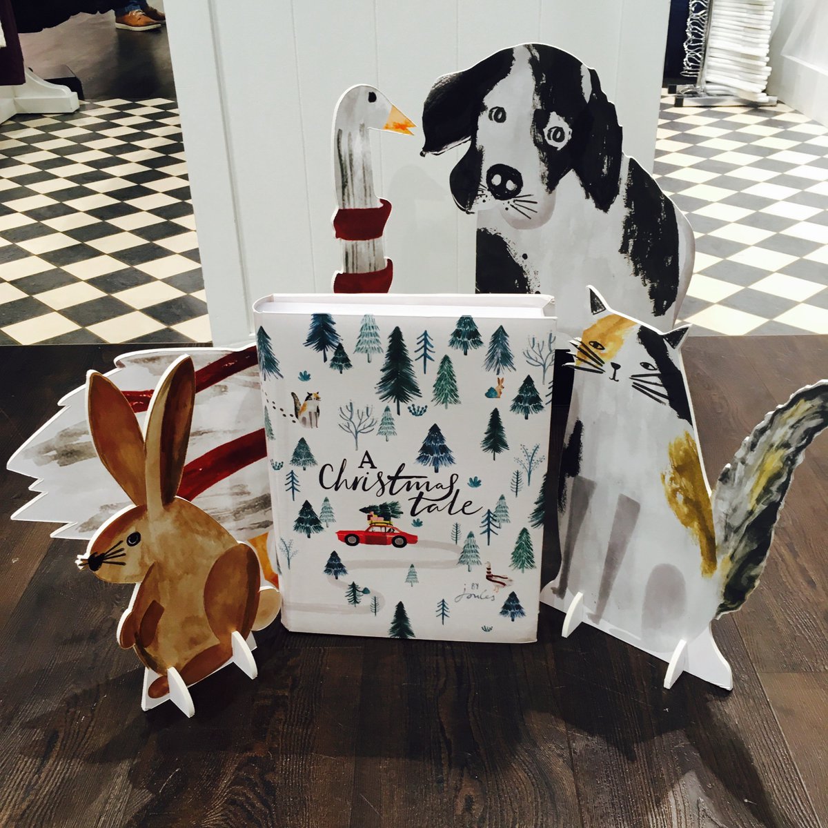 Join the Crackle family this Christmas, it's the season of good will and a Christmas Tale is now in store <a href="/StCathsWalk/">St. Catherine's Walk</a> for £4.95. 🎅🎄
100% of the profits from this book goes to Charitable Joules, #AChristmastale #Joules #charity #SeasonOfGiving