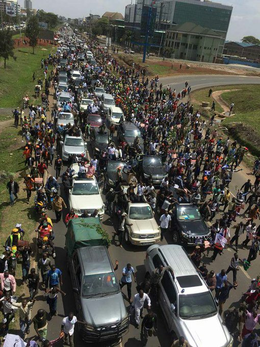 Nancymutheu14's tweet photo. #railareturns it can't be described how much love he was shown 😘😘 https://t.co/QdKEI4mSo6