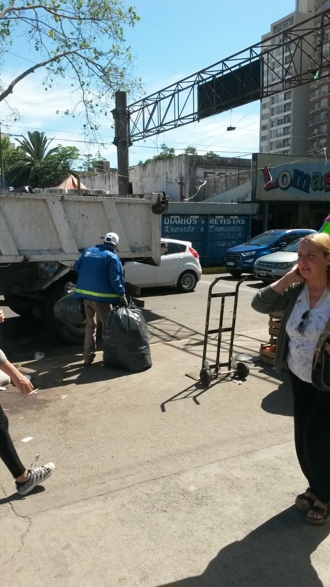 gastonlassalle's tweet photo. #LomasDeZamora Corte de césped, Barrido, Limpieza y Recolección en #LomasEste #LomasEnMovimiento #SecretaríaDescentralizada @MunicipioLdeZ @minsaurralde @JuanStigliano https://t.co/CNDJxea4mO