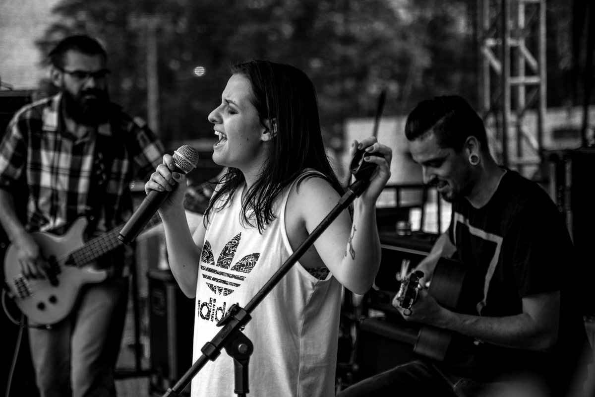 moryahrock's tweet photo. 📸Marina Scarpari
#Moryah #MoryahRock#rockcristao #rockcristão #christianrock#musicacatolica #músicacatólica#rockcatolico #rockcatólico#hallelmaringa #hallel #modulorock #módulorock #hallelmaringamódulorock https://t.co/vASGQnecsg